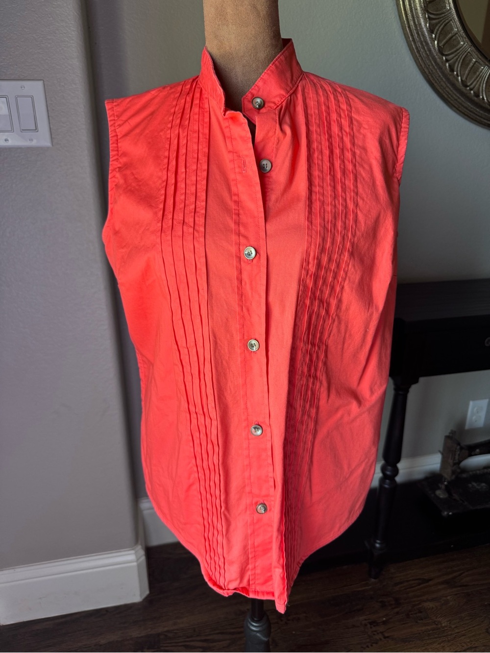 Firearm Concealment Sleeveless Pintuck Button-Down Shirt in Coral Women’s Medium